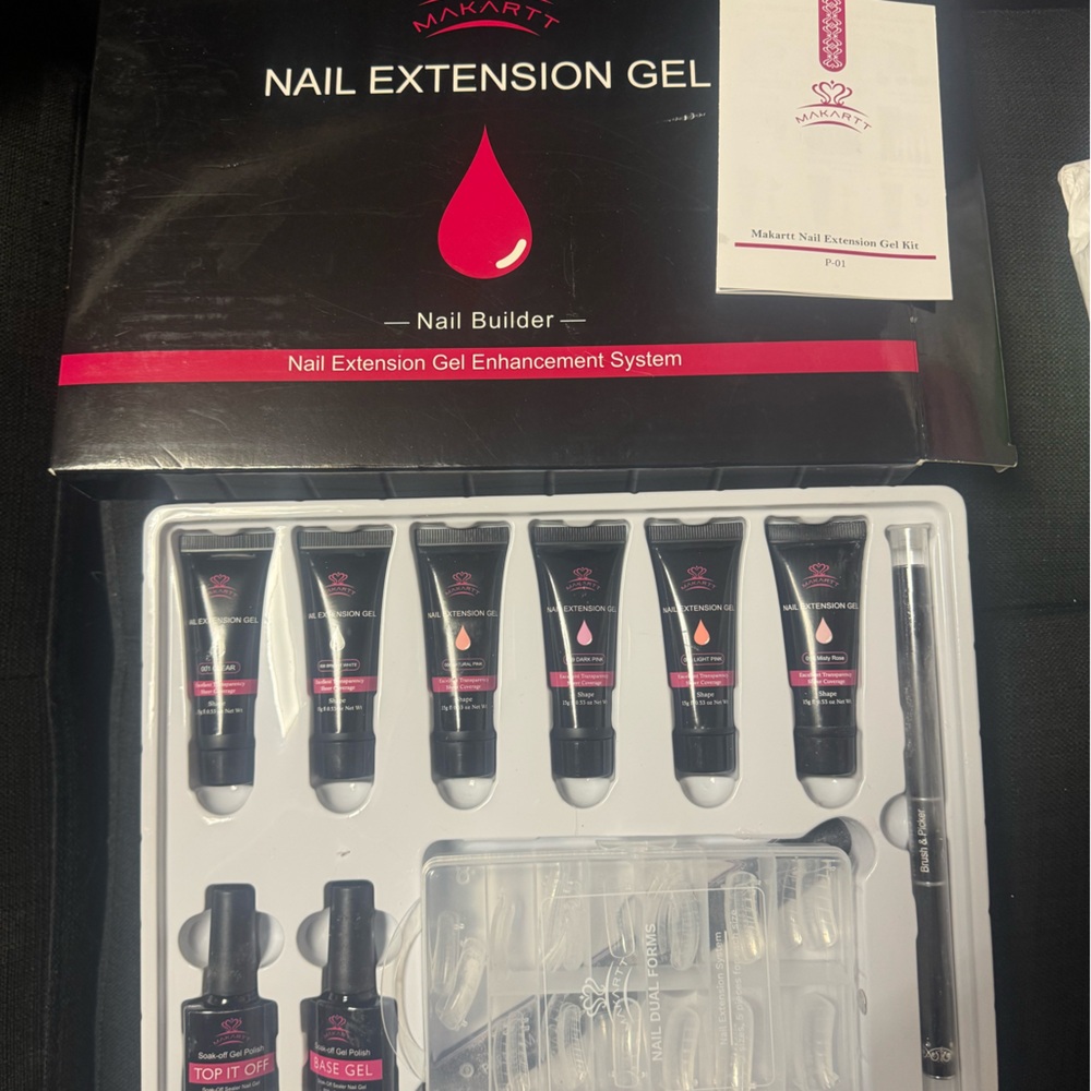 Gel X extension kit complete.